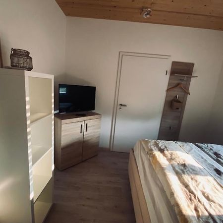Zimmer M. Eigenem Bad Und Badewanne Direkt Am Wald Amöneburg Buitenkant foto