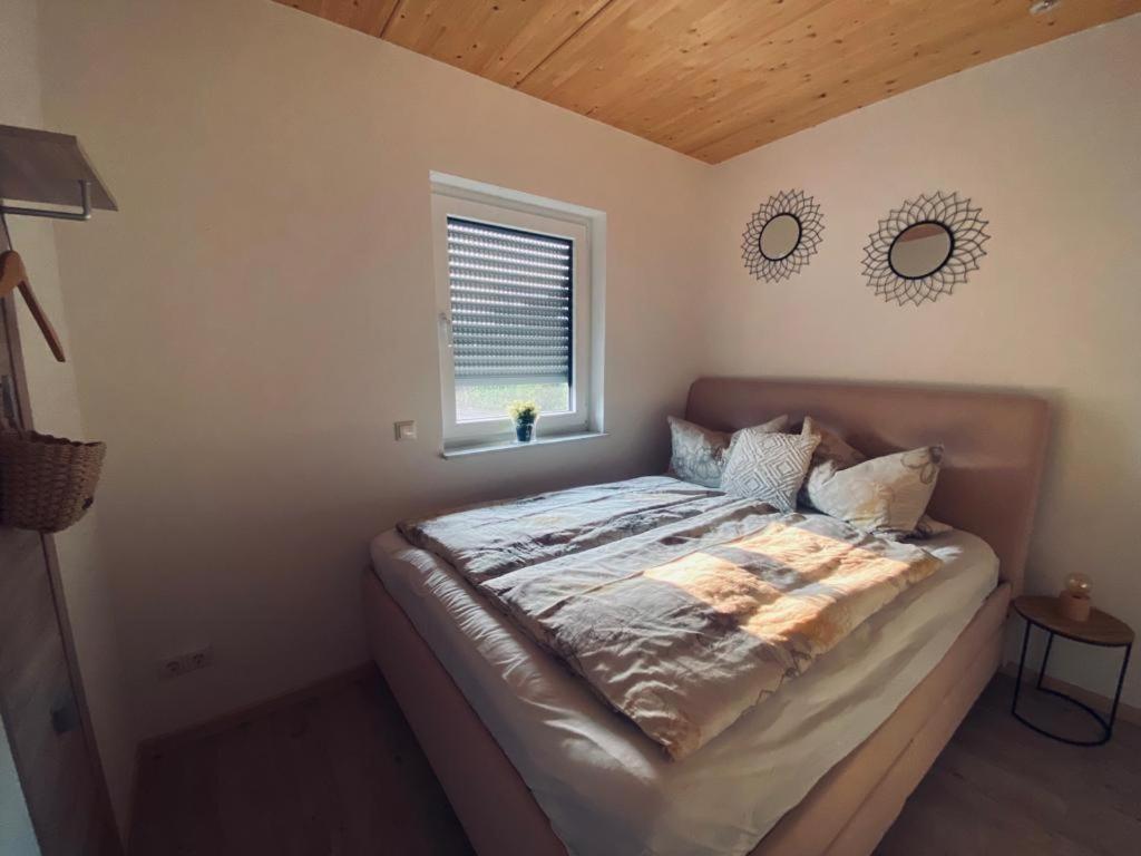 Zimmer M. Eigenem Bad Und Badewanne Direkt Am Wald Amöneburg Buitenkant foto