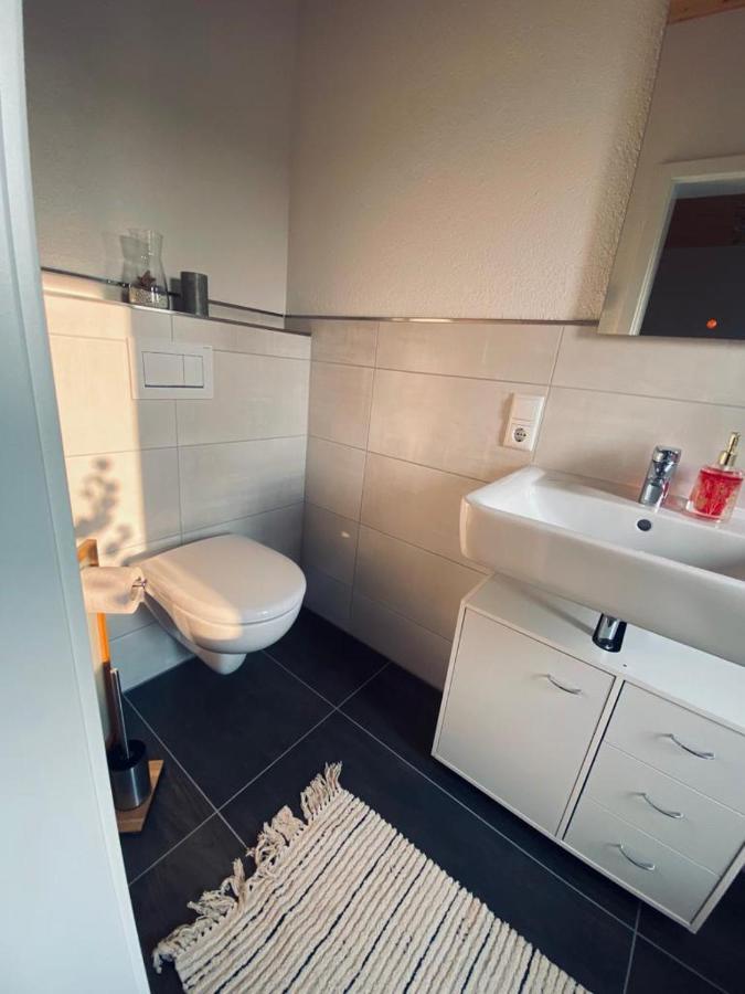 Zimmer M. Eigenem Bad Und Badewanne Direkt Am Wald Amöneburg Buitenkant foto