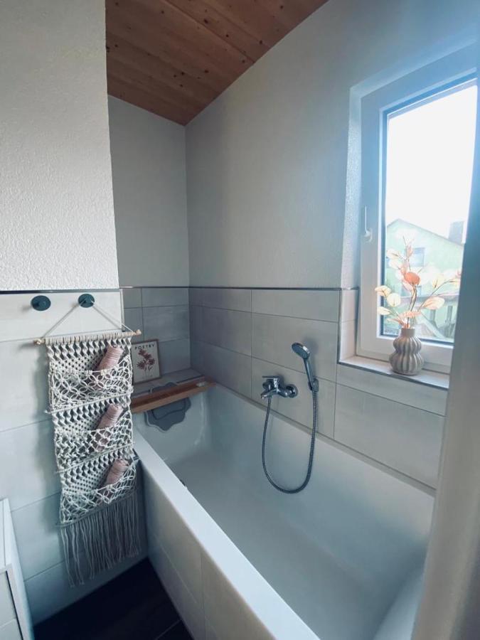 Zimmer M. Eigenem Bad Und Badewanne Direkt Am Wald Amöneburg Buitenkant foto
